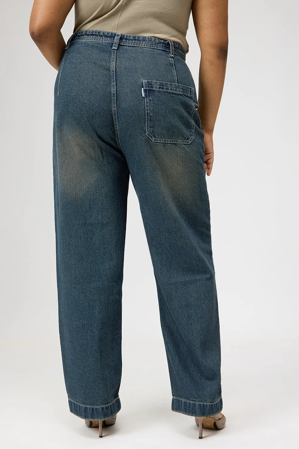 Curve Tinted Wash Straight Fit Jeans