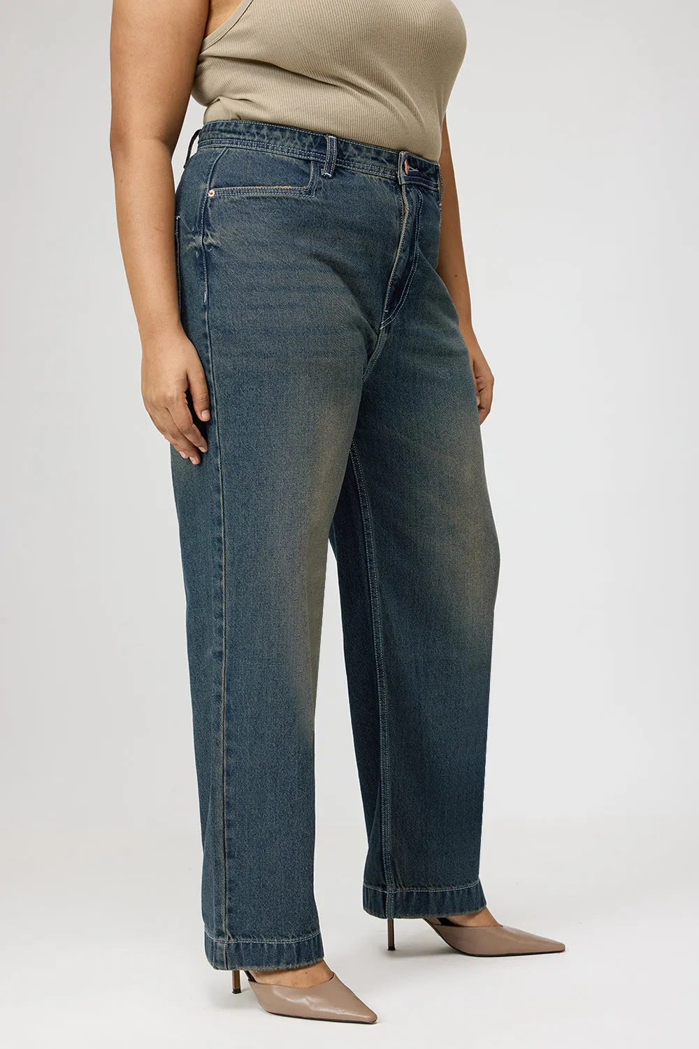 Curve Tinted Wash Straight Fit Jeans