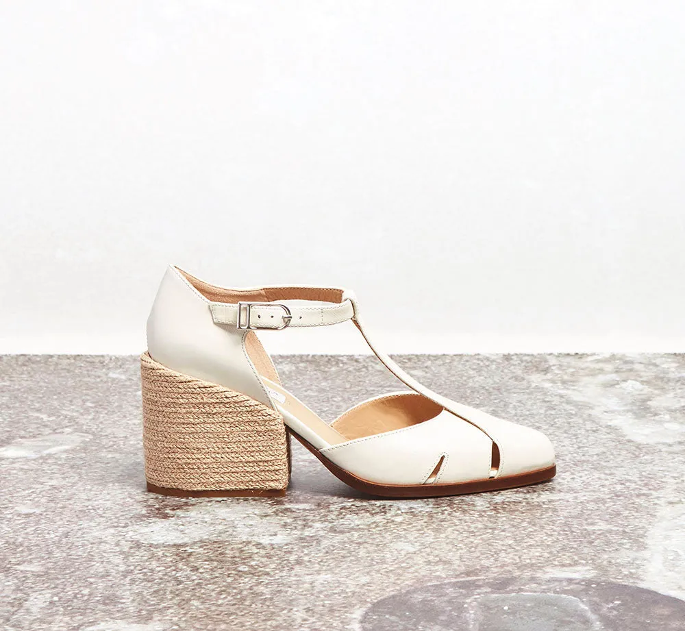 Ivy Block Heeled Pump in Cream Leather