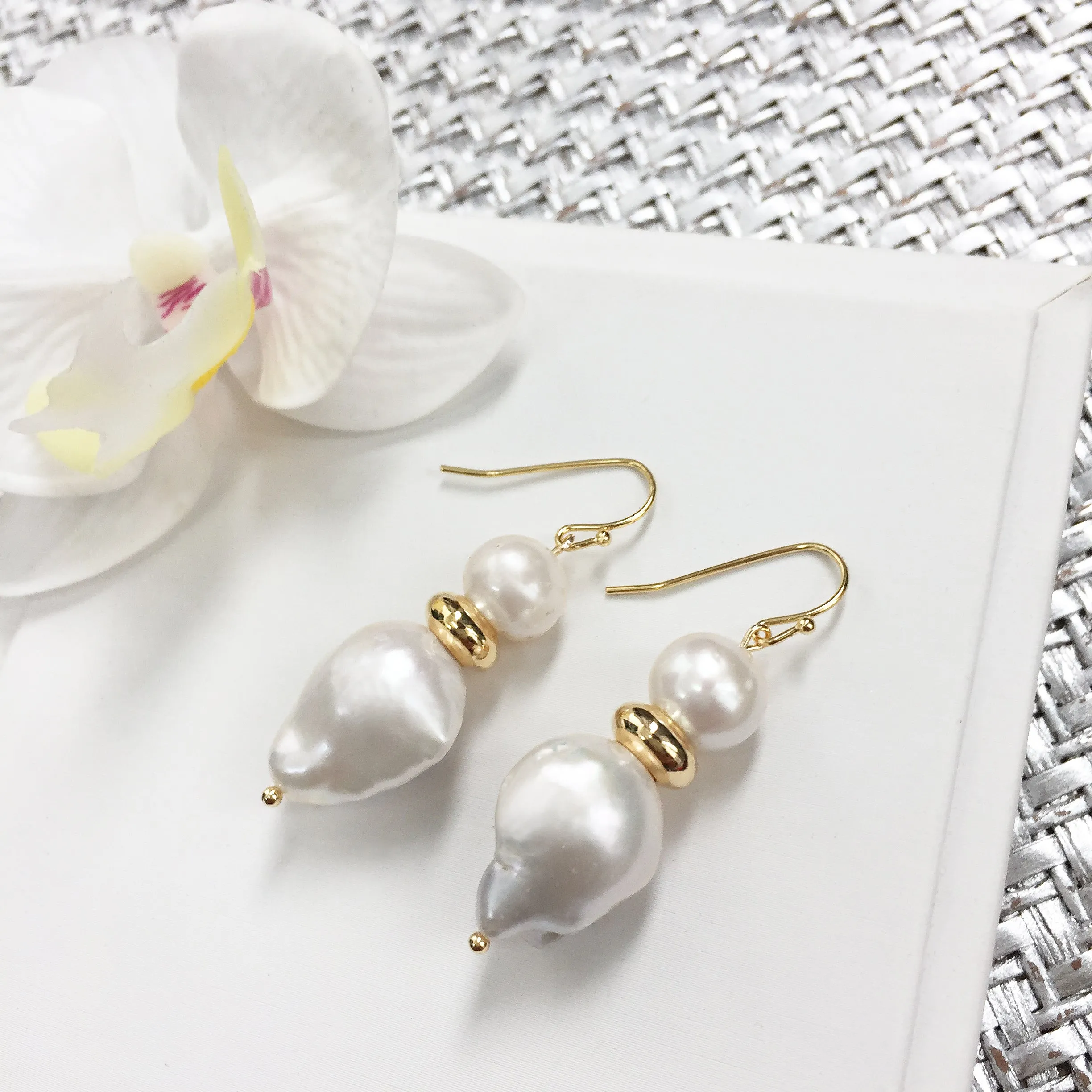 Natural Baroque Pearls & Round Freshwater Pearls Drop Earrings ME073